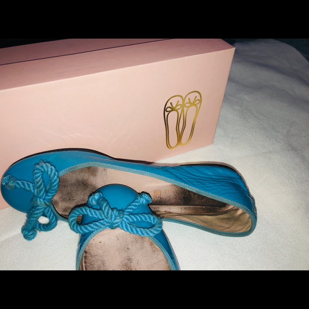 ‘Pretty Ballerinas’ aqua ballet flat with bow.